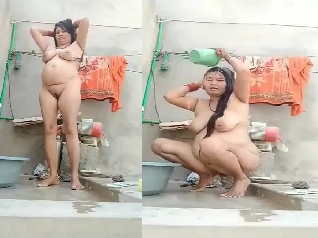 xhamster Desi Mature Milf bhabhi nude bath on Facebook video call with lover