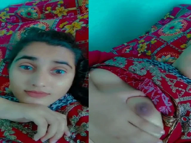 xnxxcom xyz Very Beautiful Pakistani sexy maal showing her cute small boobs nude selfie video