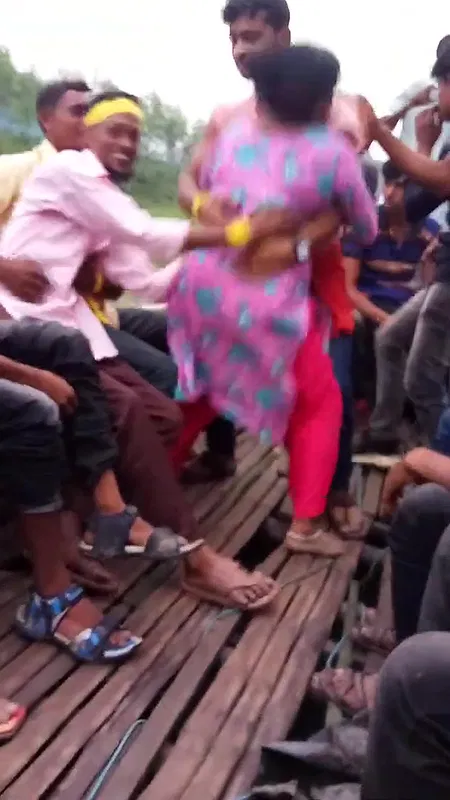 Desitales2 com Bangladeshi sex mms village randi dancing on boat in public
