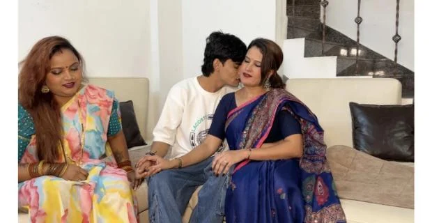 माँ और चाची की चूत एक साथ चोदा ठरकी बॉय लंड से देसी इन्सेस्ट चुदाई