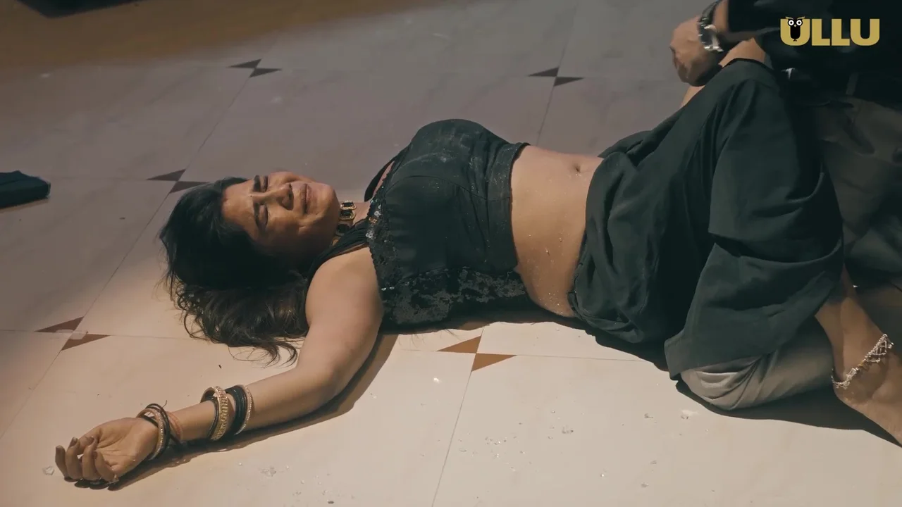 Tere Mere Beech Mein EP1 Ullu Hindi Hot Web Series 2025