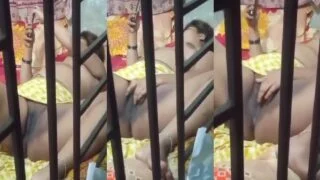 पड़ोसन बिग बूब्स बंगाली रंडी भाभी कर रही थी हस्तमैथुन और लड़के ने वीडियो बनाया