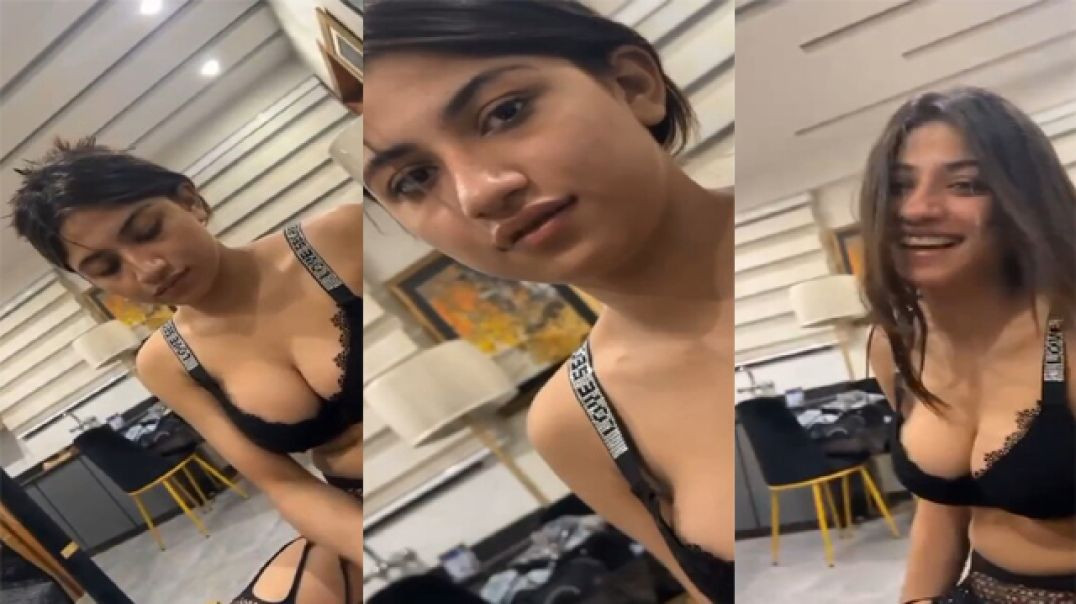 Fsiblog New Pakistani sex MMS Beautiful Muslim Maal Fingering Pink Pussy Fucking Video